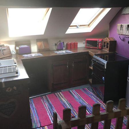 Happy Hippy Apartment Scarborough Bagian luar foto