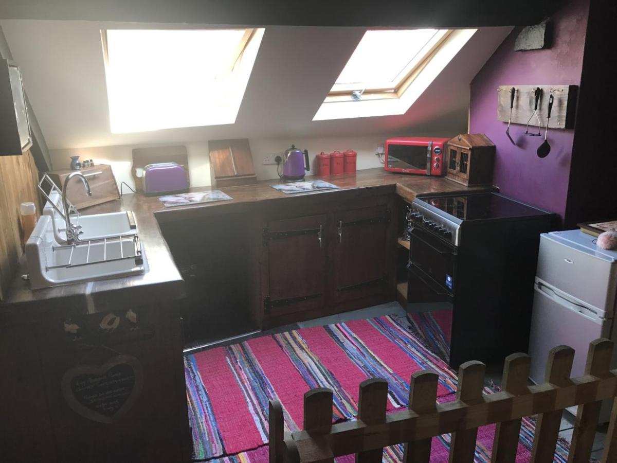 Happy Hippy Apartment Scarborough Bagian luar foto